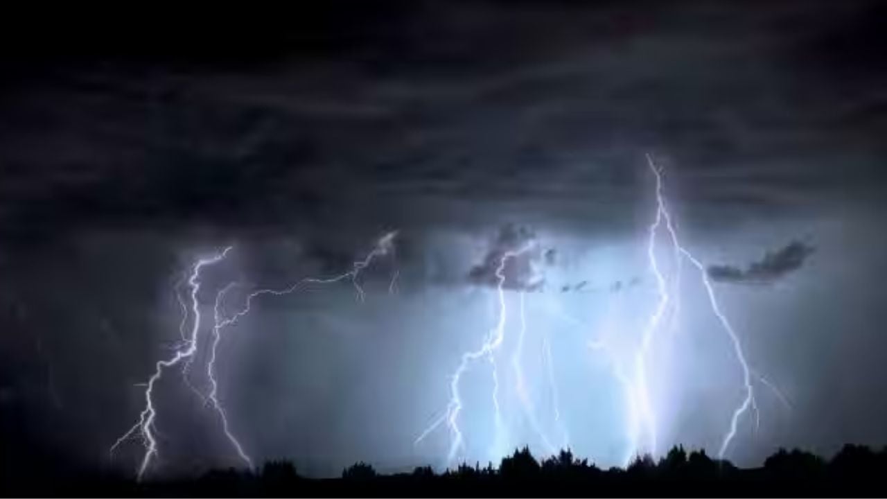 ভারতে বজ্রপাতে ১৪ জনের মৃত্যু