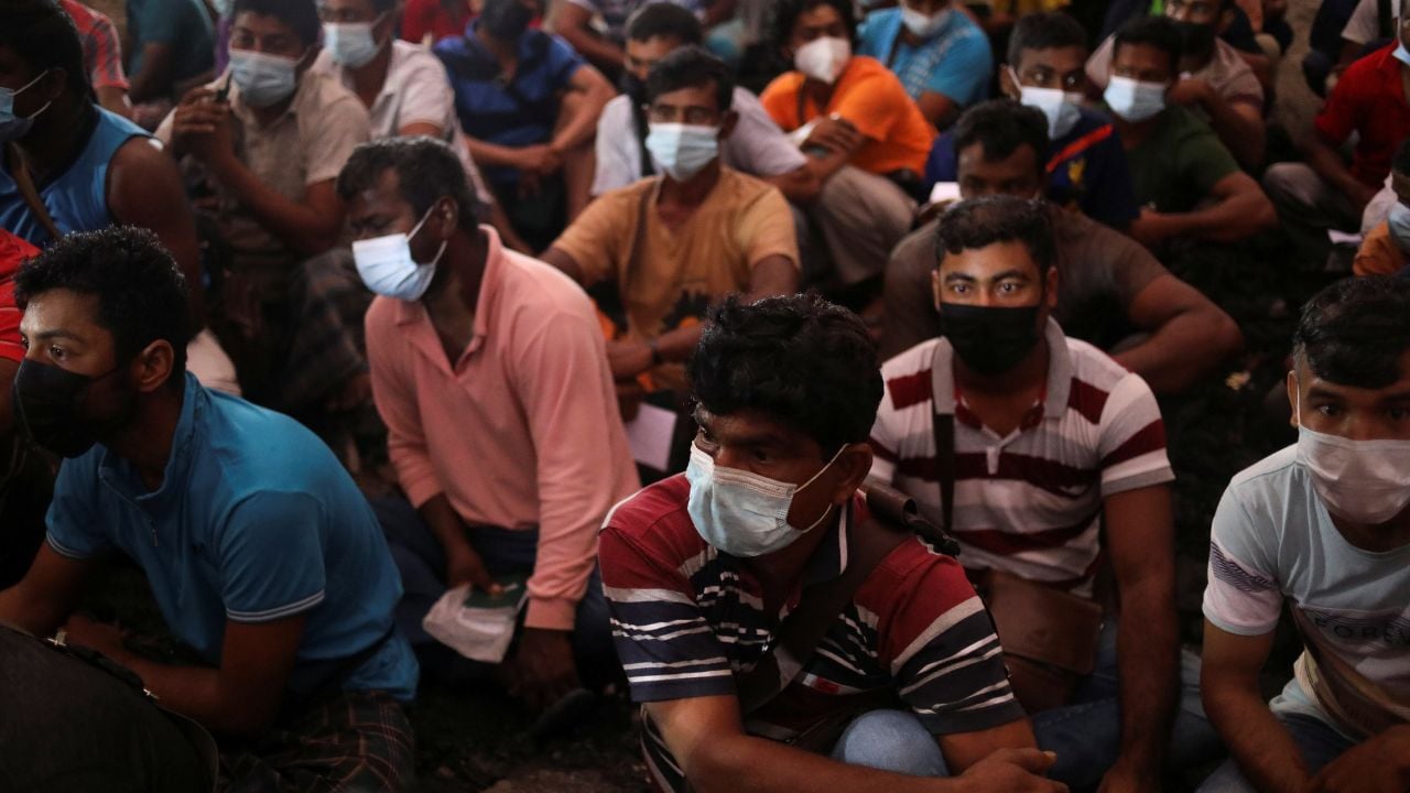 ১৩০৬ বিদেশি কর্মীর ভিসা বাতিল করছে মালয়েশিয়া