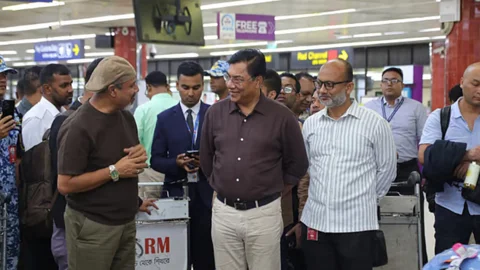 শাহজালাল বিমানবন্দরে আকস্মিক পরিদর্শনে বিমানমন্ত্রী