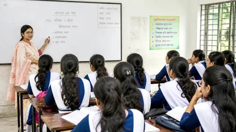 রাজনীতিমুক্ত হবে শিক্ষাপ্রতিষ্ঠান, আসছে এমপিও শিক্ষকদের জন্য আচরণবিধি