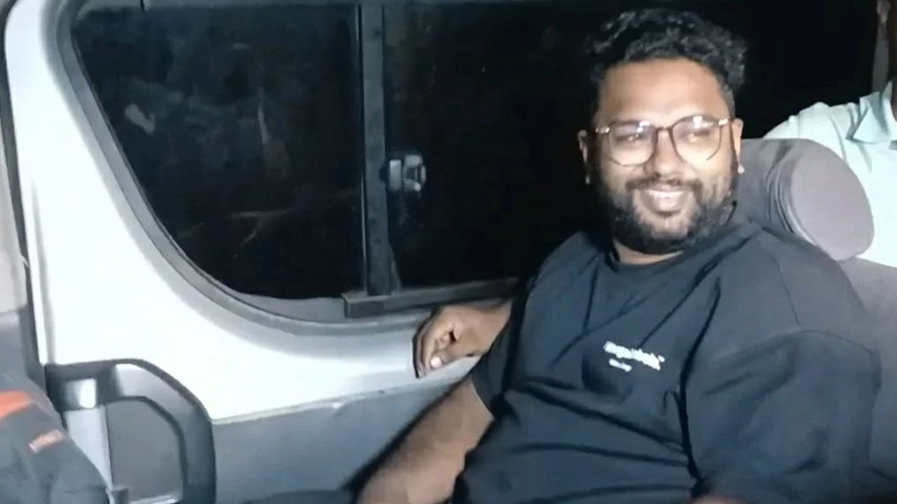 চাঁদাবাজির অভিযোগে আটক এমপিপুত্র মুচলেকা দিয়ে ছাড়া পেলেন