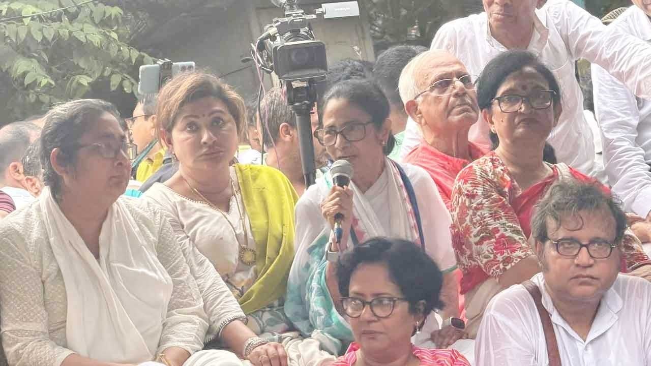 বাংলাদেশের আলোচিত হত্যাকাণ্ড নিয়ে সব তথ্য জানি: মমতা