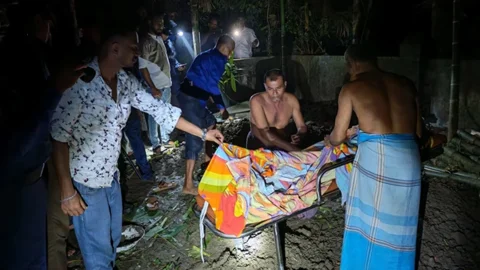 পুলিশি নিরাপত্তায় সাঈদীর মামলার বাদী মানিকের লাশ দাফন