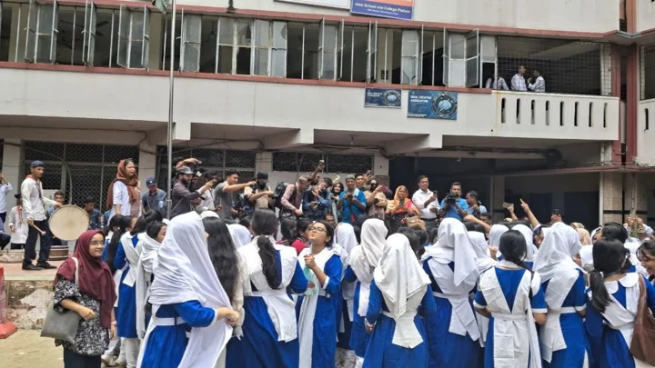 শিক্ষাপ্রতিষ্ঠানে আসছে টানা ৯ দিনের ছুটি