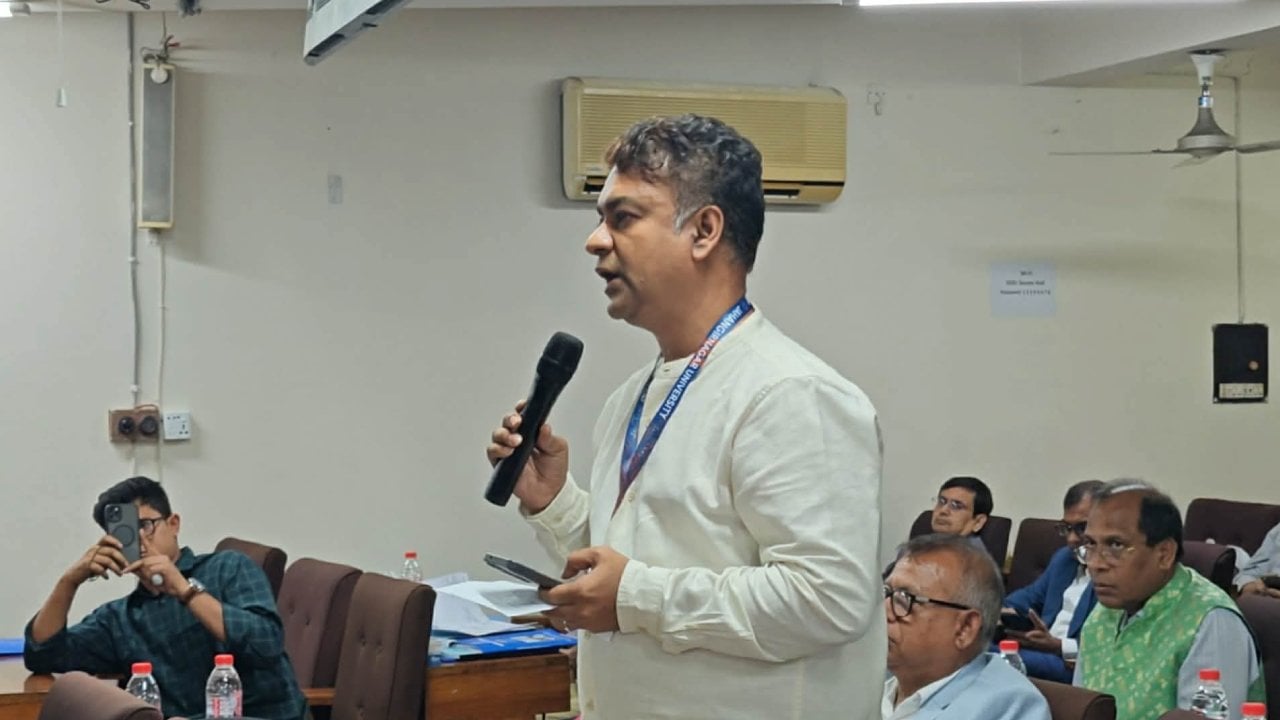 বঙ্গবন্ধুর নামে হল পুনর্বহালের দাবি ঘিরে উত্তপ্ত জাবির সিনেট