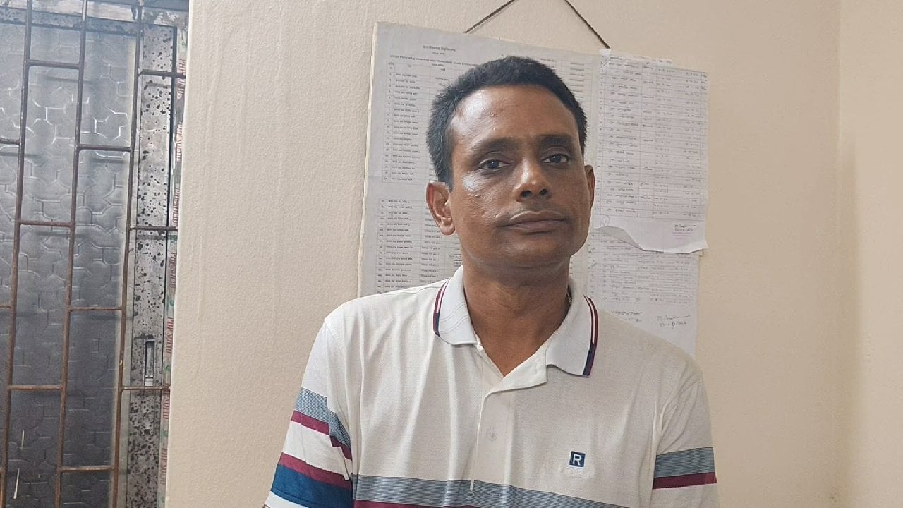 জাবিতে ছাত্রীদের ছবি তোলায় যুবদলের সাবেক নেতা আটক, মুচলেকায় মুক্তি