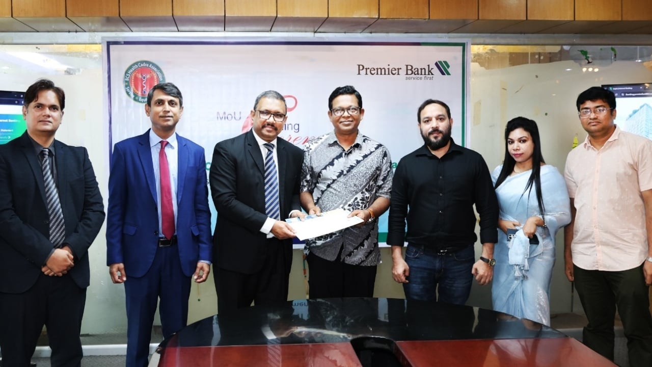 প্রিমিয়ার ব্যাংক ও বিসিএস হেলথ ক্যাডার অ্যাসোসিয়েশনের মধ্যে সমঝোতা স্মারক
