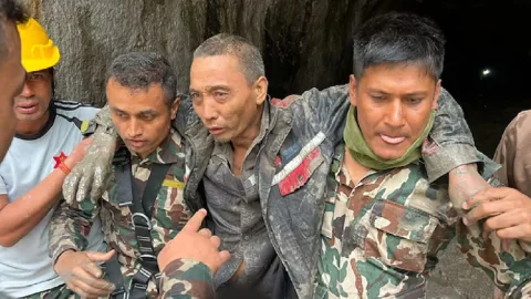 নেপালে ১০ দিন পর সুড়ঙ্গ থেকে চীনা নাগরিককে জীবিত উদ্ধার 