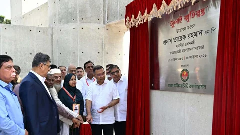 ওসমানী উদ্যানে ‘জুলাই স্মৃতিস্তম্ভ’ উদ্বোধন করলেন প্রধানমন্ত্রী