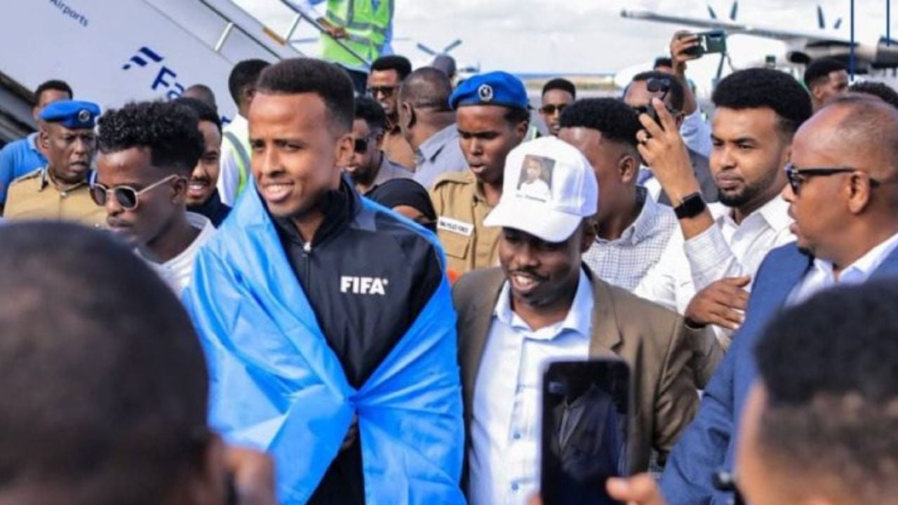 নিজ দেশে বীরোচিত অভ্যর্থনা পেলেন নিষিদ্ধ রেফারি আরতান