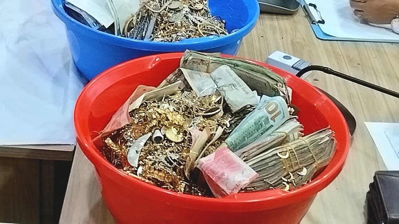 ছয় বছর পর পাগলা মসজিদের স্বর্ণ, রুপা ও বৈদেশিক মুদ্রার হিসাব শুরু