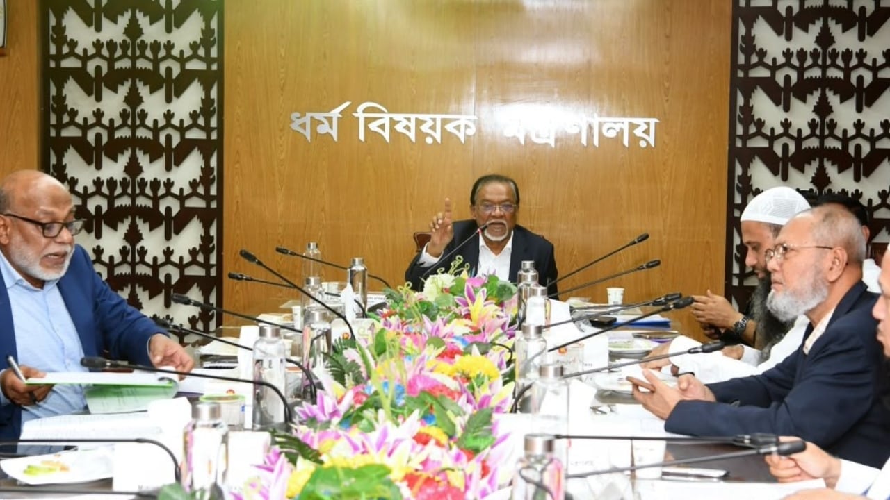 চলতি বছর আড়াই লাখ ইমাম-মুয়াজ্জিন-পুরোহিতকে সম্মানি দেবে সরকার