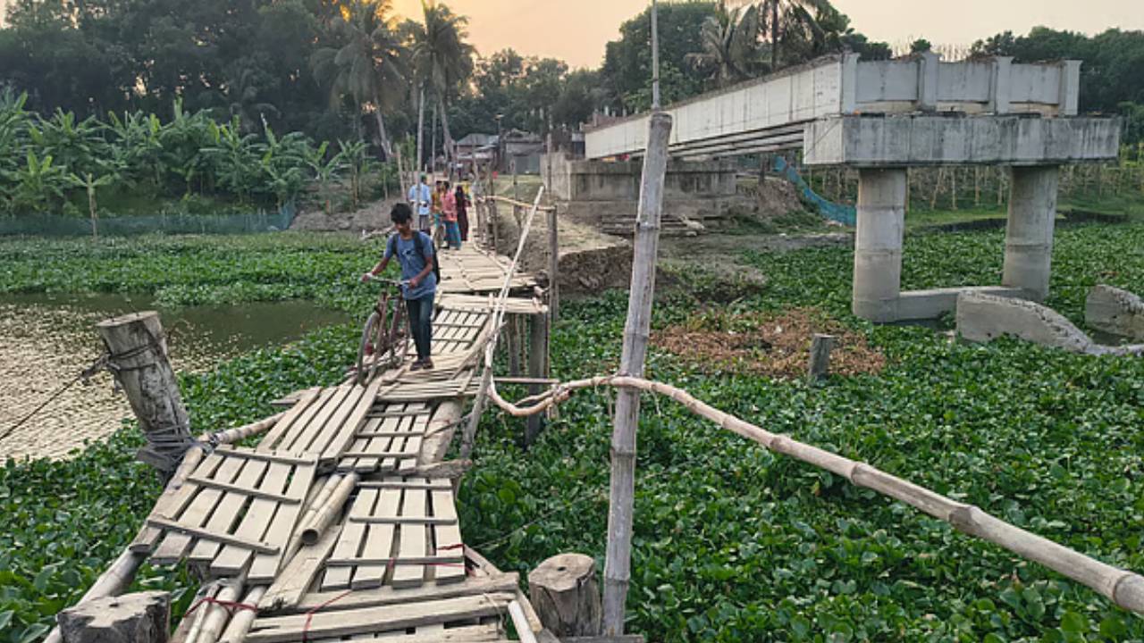 যশোরে ৮ সেতু নির্মাণে অনিয়ম, ঝুলছে ৪১ কোটি টাকার প্রকল্প
