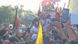 নোয়াখালী বিভাগের দাবিতে শাহবাগ মোড়ে হান্নান মাসুদ
