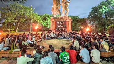 যৌন নিপীড়নের বিচার দাবিতে খুবিতে মশাল মিছিল