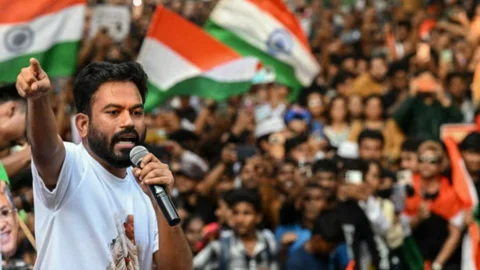 ভারতে আবারও বিক্ষোভের ডাক ককরোচ পার্টির