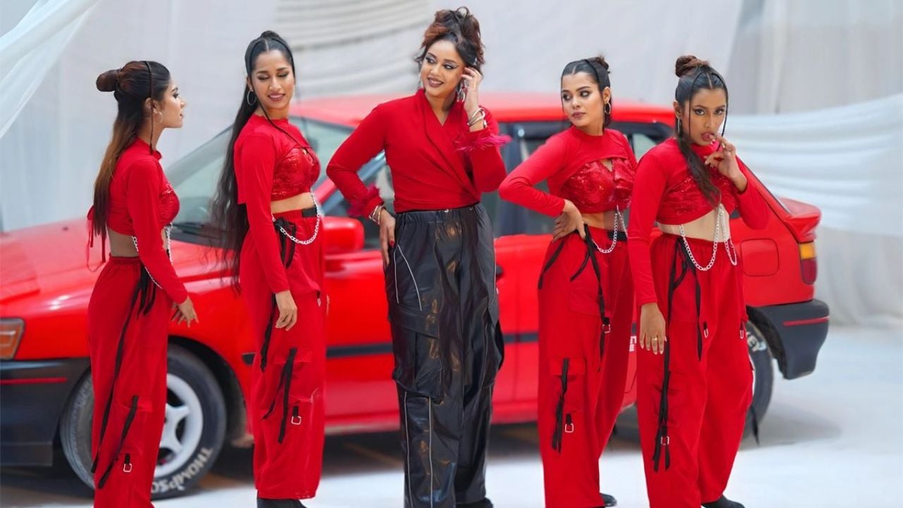 ঈদে ঐশীর উপহার ‘নোয়াখাইল্যা মাইয়া’