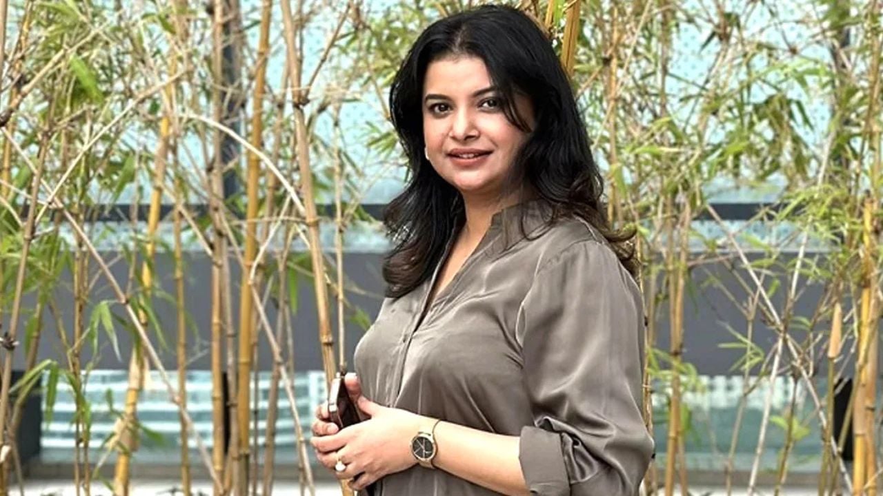 এখানে হাত বাড়ালে ব্লাস্ট হবেই: ফারিয়া