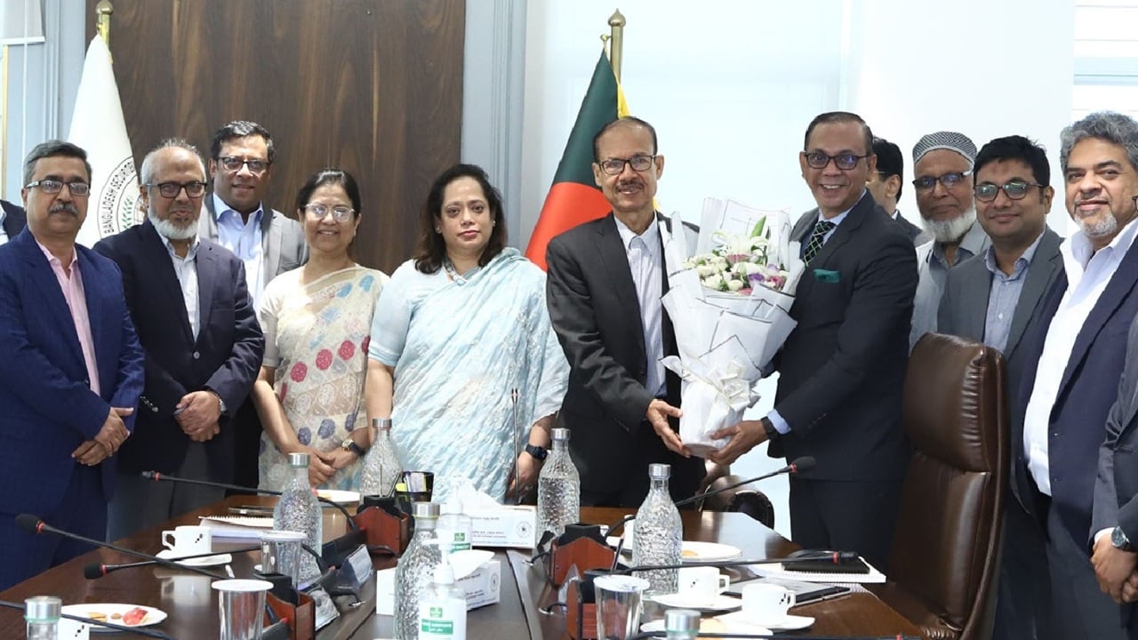 বিএসইসি চেয়ারম্যানকে ডিএসই’র অভিনন্দন