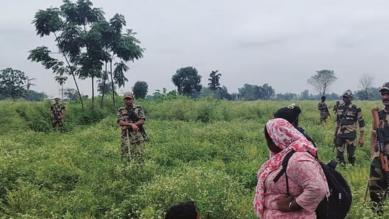 সীমান্তে ৮৮ জনকে ঠেলে পাঠানো ঠেকাল বিজিবি, শূন রেখায় অবস্থান