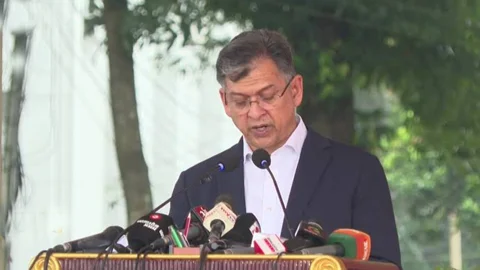 ভয়-ভীতি উপক্ষো করে জনমানুষকে সুরক্ষা দিতে হবে: পুলিশকে স্বরাষ্ট্রমন্ত্রী