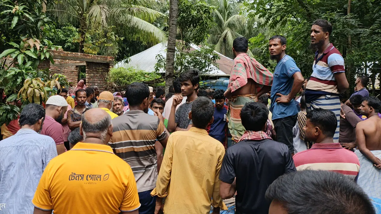 একই পরিবারের তিনজনের মরদেহ উদ্ধার, শরীরে আঘাতের চিহ্ন