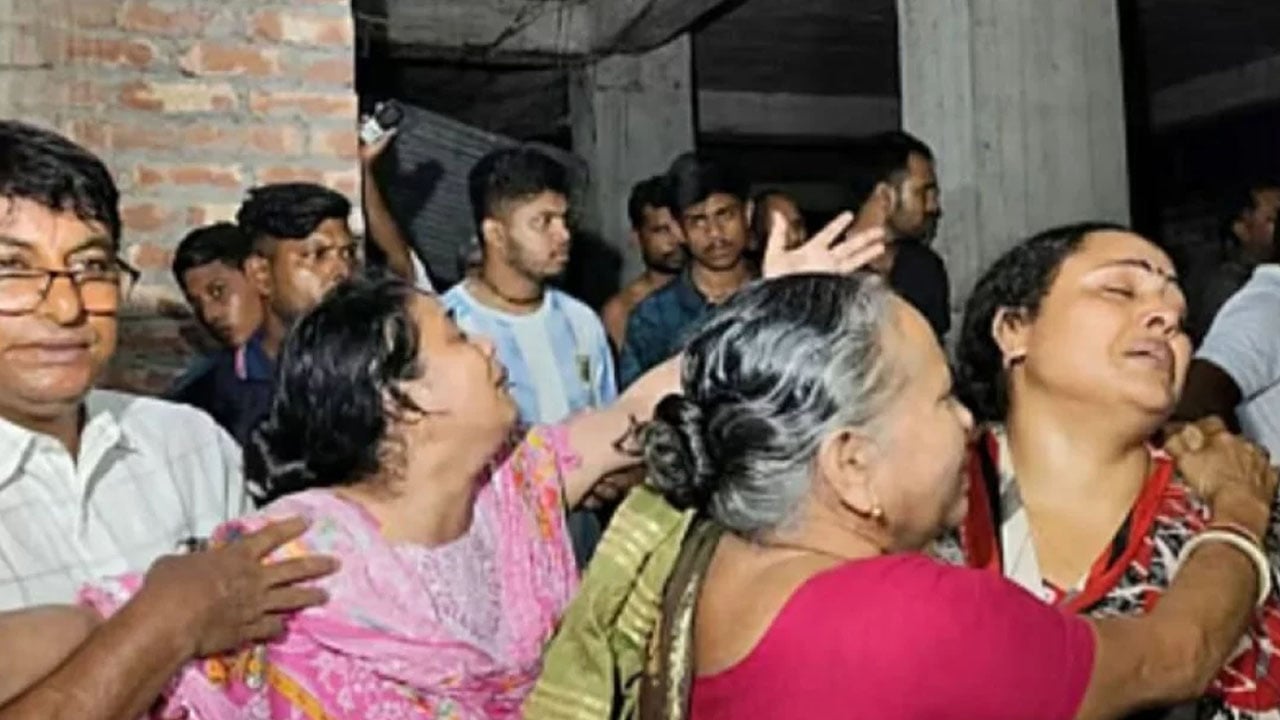 বোনকে দুদিন ধরে ফোনে পাচ্ছিলেন না, বাসায় এসে দেখলেন সবাই লাশ