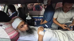 অ্যাম্বুলেন্সে আদালতে এসে হাজিরা দিলেন সাবেক এনসিপি নেতা তানভীর