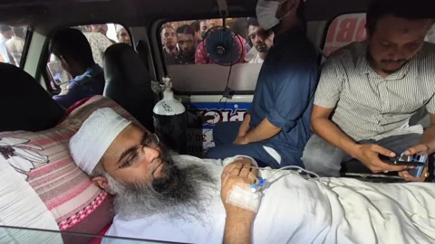 অ্যাম্বুলেন্সে আদালতে এসে হাজিরা দিলেন সাবেক এনসিপি নেতা তানভীর