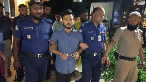 ছাত্রলীগের সঙ্গে সম্পৃক্ততার অভিযোগে জাবি শিক্ষার্থীকে পুলিশে সোপর্দ