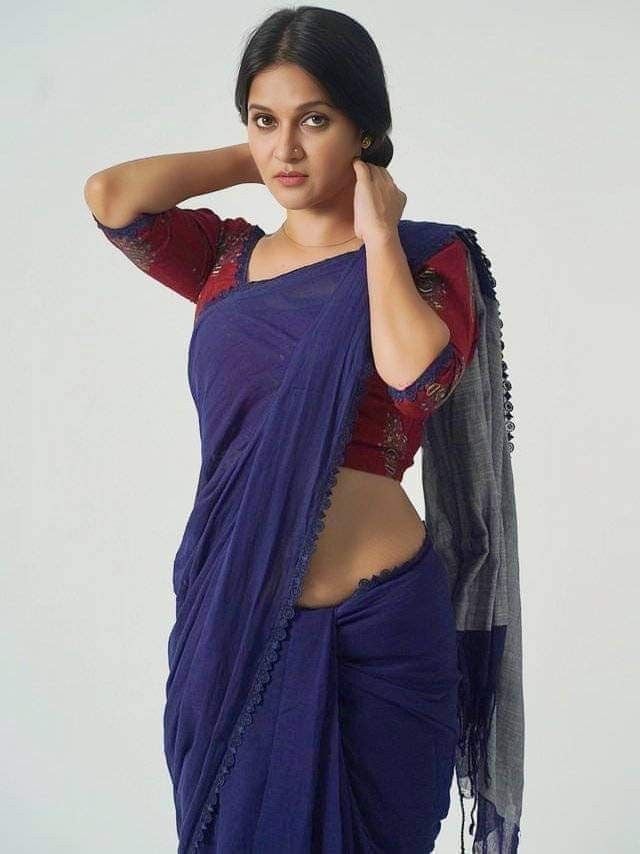 শাড়িতে মোহনীয় লুকে মিথিলা