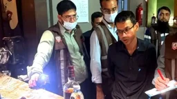গুলশানে কিংফিশার রেস্তোরাঁয় অভিযান, বিপুল পরিমাণ মদ জব্দ