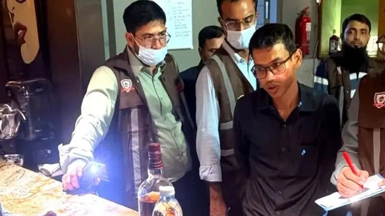 গুলশানে কিংফিশার রেস্তোরাঁয় অভিযান, বিপুল পরিমাণ মদ জব্দ