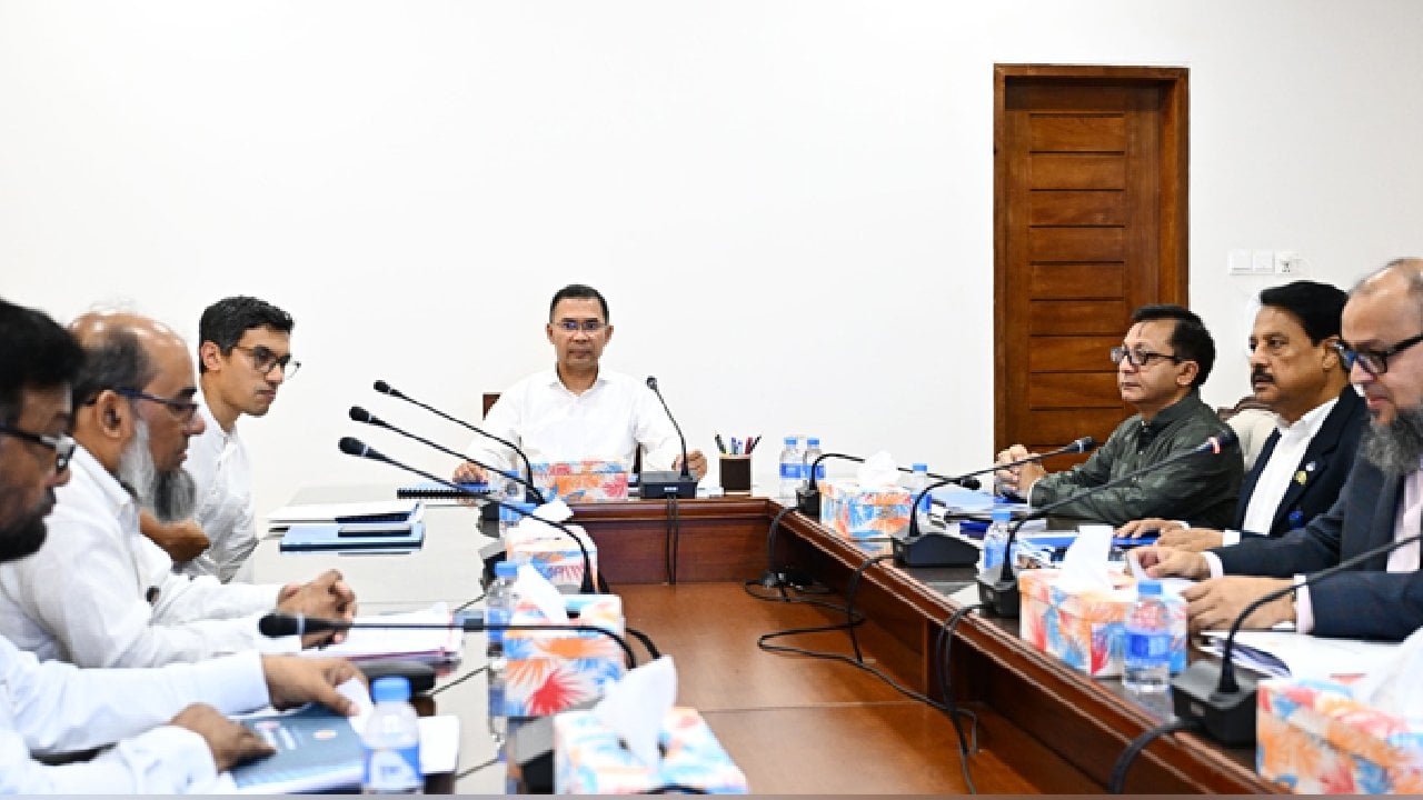 প্রধানমন্ত্রীর সভাপতিত্বে বন্ধ কলকারখানা চালু ও ব্যবস্থাপনা সংক্রান্ত সভা অনুষ্ঠিত