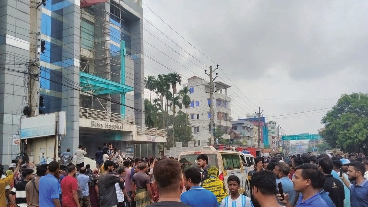 সাতক্ষীরায় ব্লিস হাসপাতালে আগুন