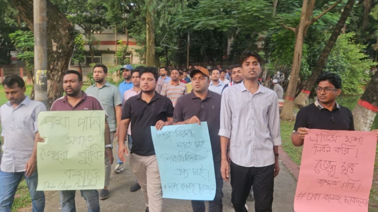 ডেঙ্গুমুক্ত ক্যাম্পাসের দাবিতে ঢাকা কলেজ ছাত্রদলের র‍্যালি