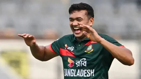 তাসকিন তোপে পাওয়ার প্লেতে ৩ উইকেট হারালো জিম্বাবুয়ে
