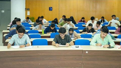 বিশ্ববিদ্যালয়ে শেখা জ্ঞান কতটা কাজে লাগে চাকরিতে?