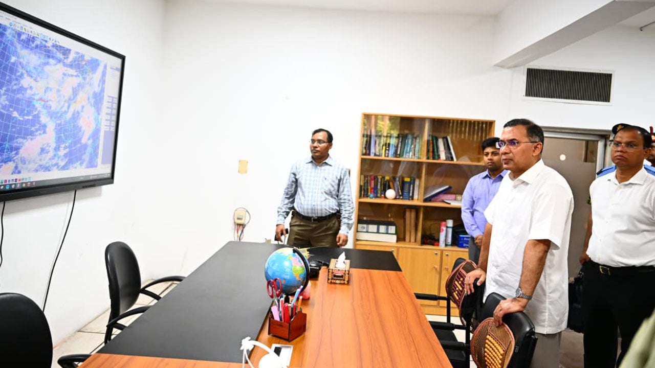 প্রধানমন্ত্রীর আকস্মিক পরিদর্শন