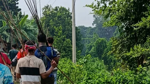 ফতুল্লায় আ.লীগ-বিএনপি নেতাকর্মীদের মধ্যে সংঘর্ষ, গুলিবিদ্ধসহ আহত ১০