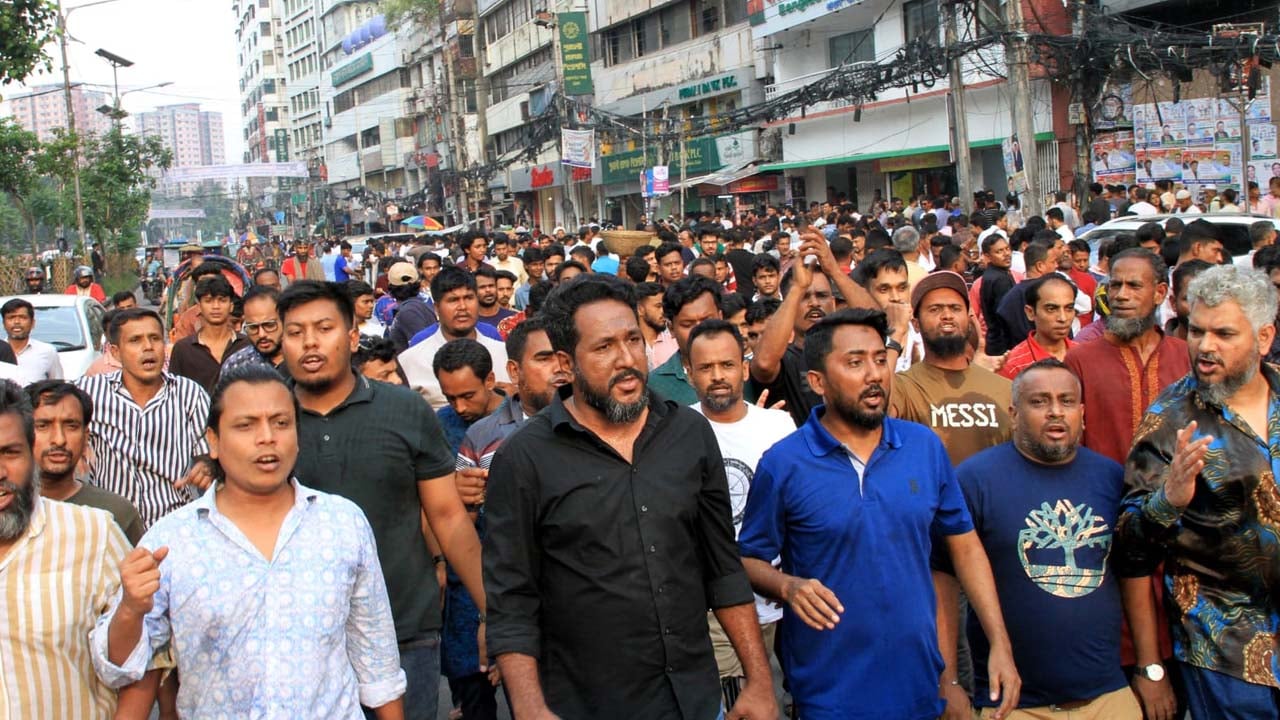 প্রস্তাবিত বাজেটকে স্বাগত জানিয়ে বিকালে রাজধানীর নয়াপল্টনে বিএনপির মিছিল