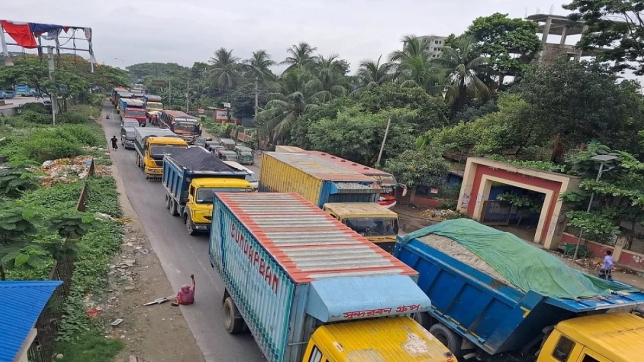 ঢাকা-চট্টগ্রাম মহাসড়কে ৫ কিলোমিটার যানজট