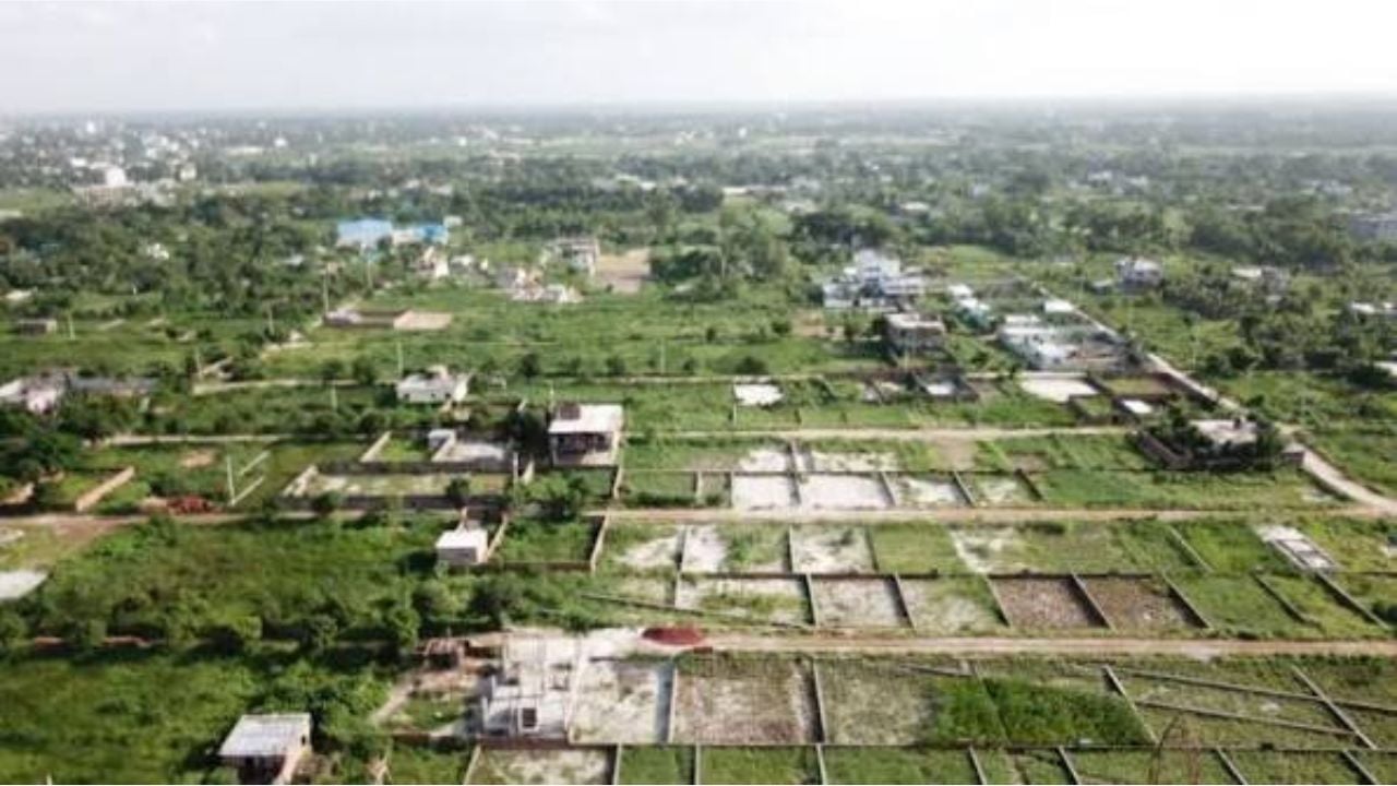 মোহাম্মদপুর-বসিলায় নিচু এলাকা ভরাট করে গড়ে তোলা হয়েছে অনুমোদনহীন আবাসন প্রকল্প।