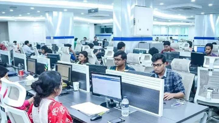 টানা পাঁচ দিনের ছুটি শেষে অফিস-আদালত খুলছে আজ