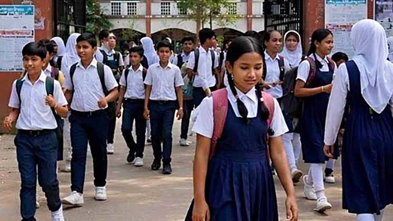 ১৬ দিনের ছুটি শেষে শিক্ষাপ্রতিষ্ঠান খুলেছে আজ
