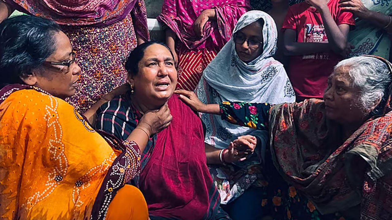 সাংবাদিক দেবাশীষ দত্তের স্বজনদের আহাজারি