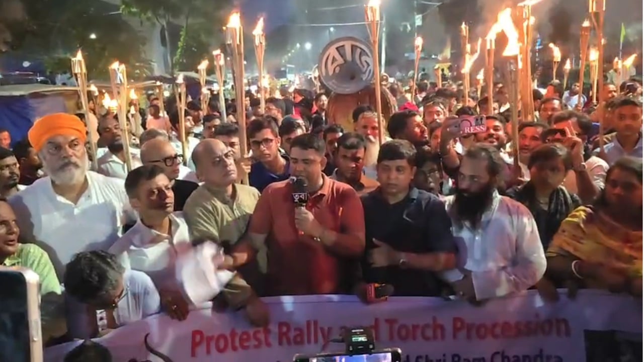 রামকে ‘অবমাননার’ প্রতিবাদে শাহবাগে মশাল মিছিল
