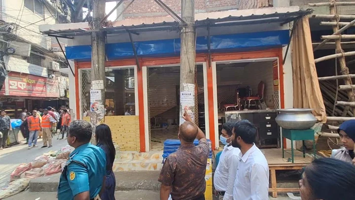 অবৈধ স্থাপনা ভেঙে দিলো রাজউক