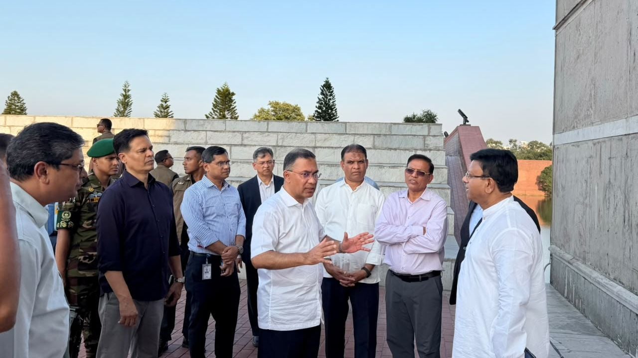 সংসদ প্রাঙ্গণ পরিদর্শনে প্রধানমন্ত্রী, পরিচ্ছন্নতা ও সংস্কারের নির্দেশ