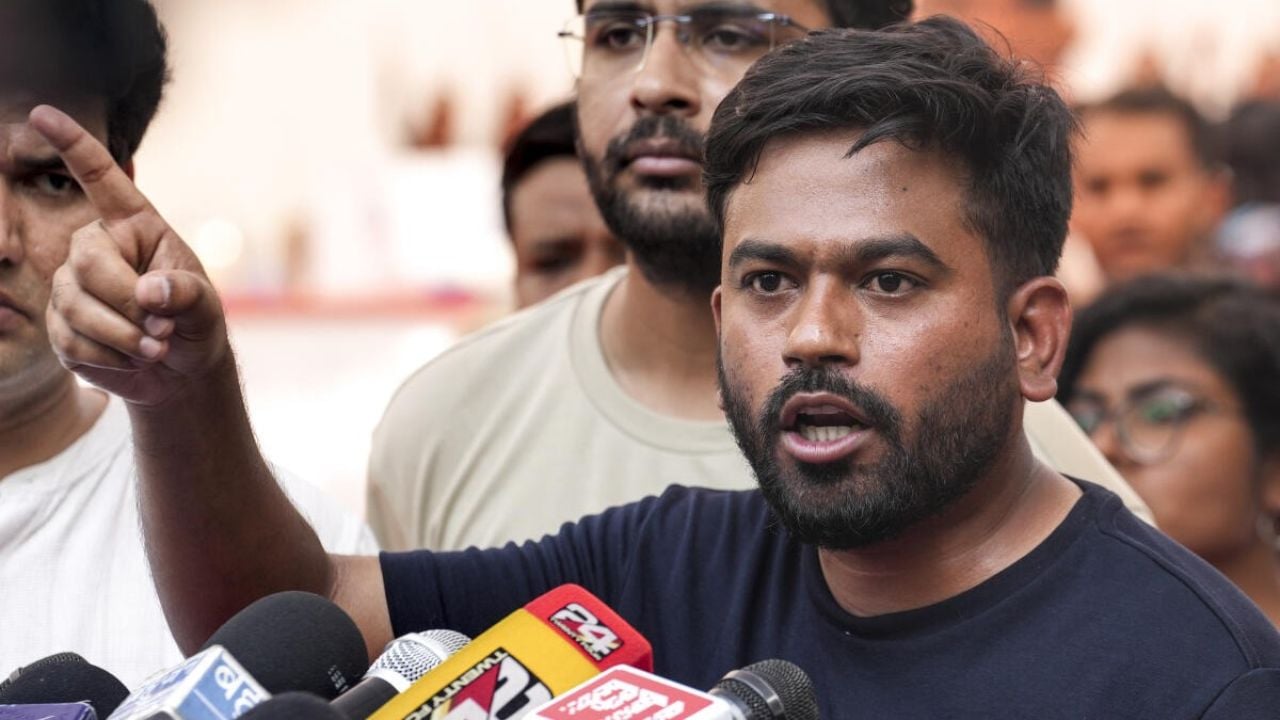 টাইফয়েডে আক্রান্ত অভিজিৎ দীপকে, বললেন ‘আন্দোলন চলবে’ 